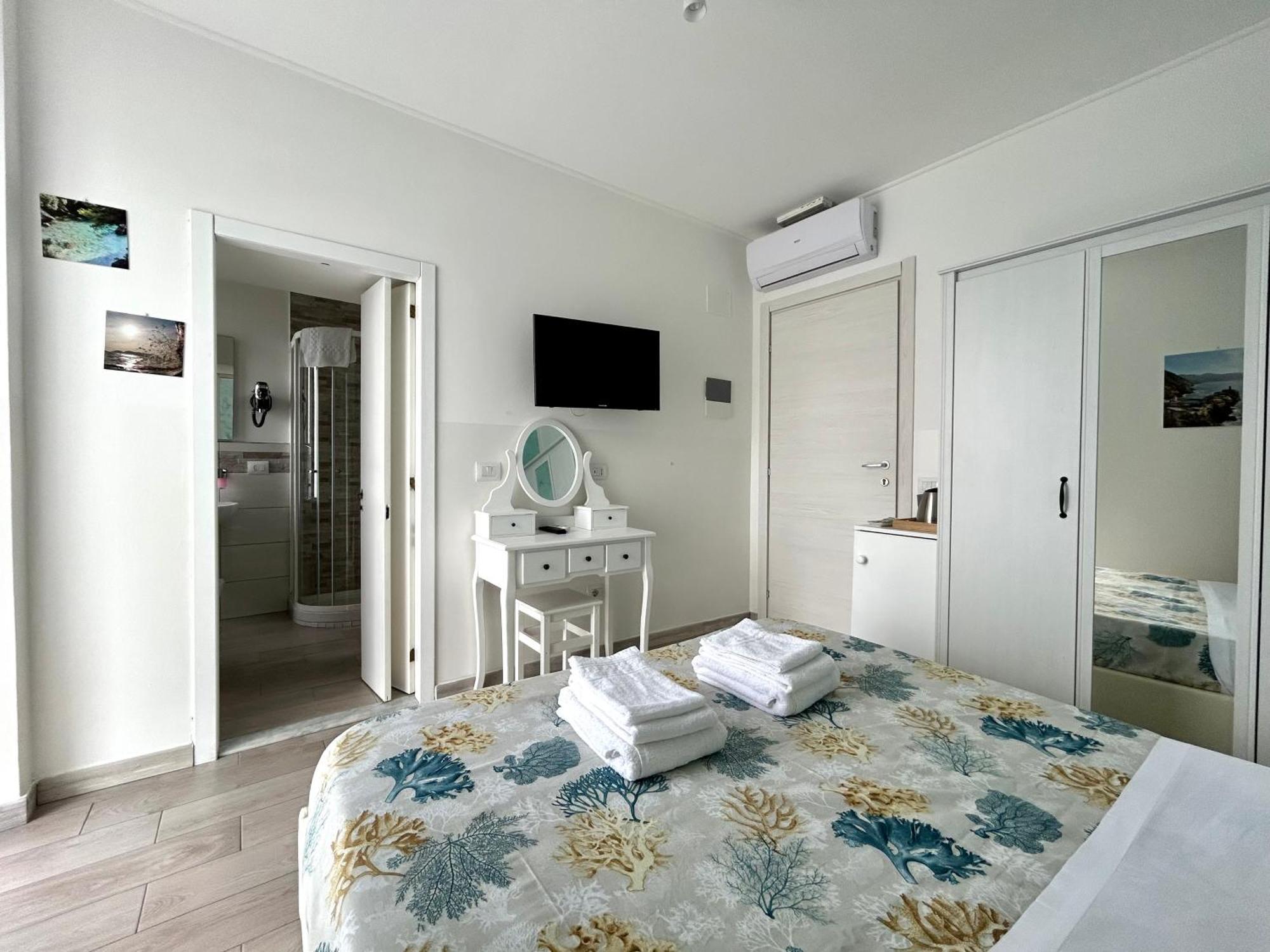 Fezzano / Portovenere Stilish Double Rooms With Sea View, Balcony Or Small Courtyard Exteriör bild