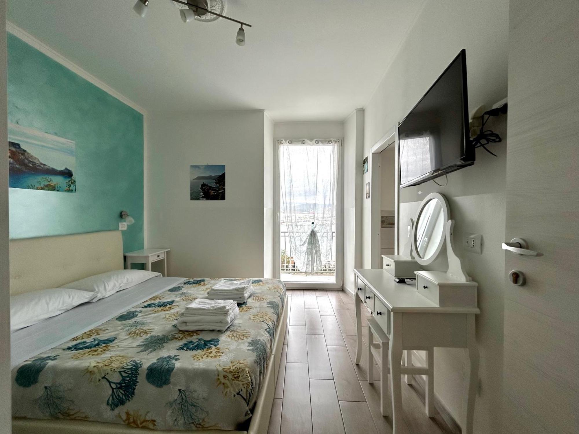 Fezzano / Portovenere Stilish Double Rooms With Sea View, Balcony Or Small Courtyard Exteriör bild