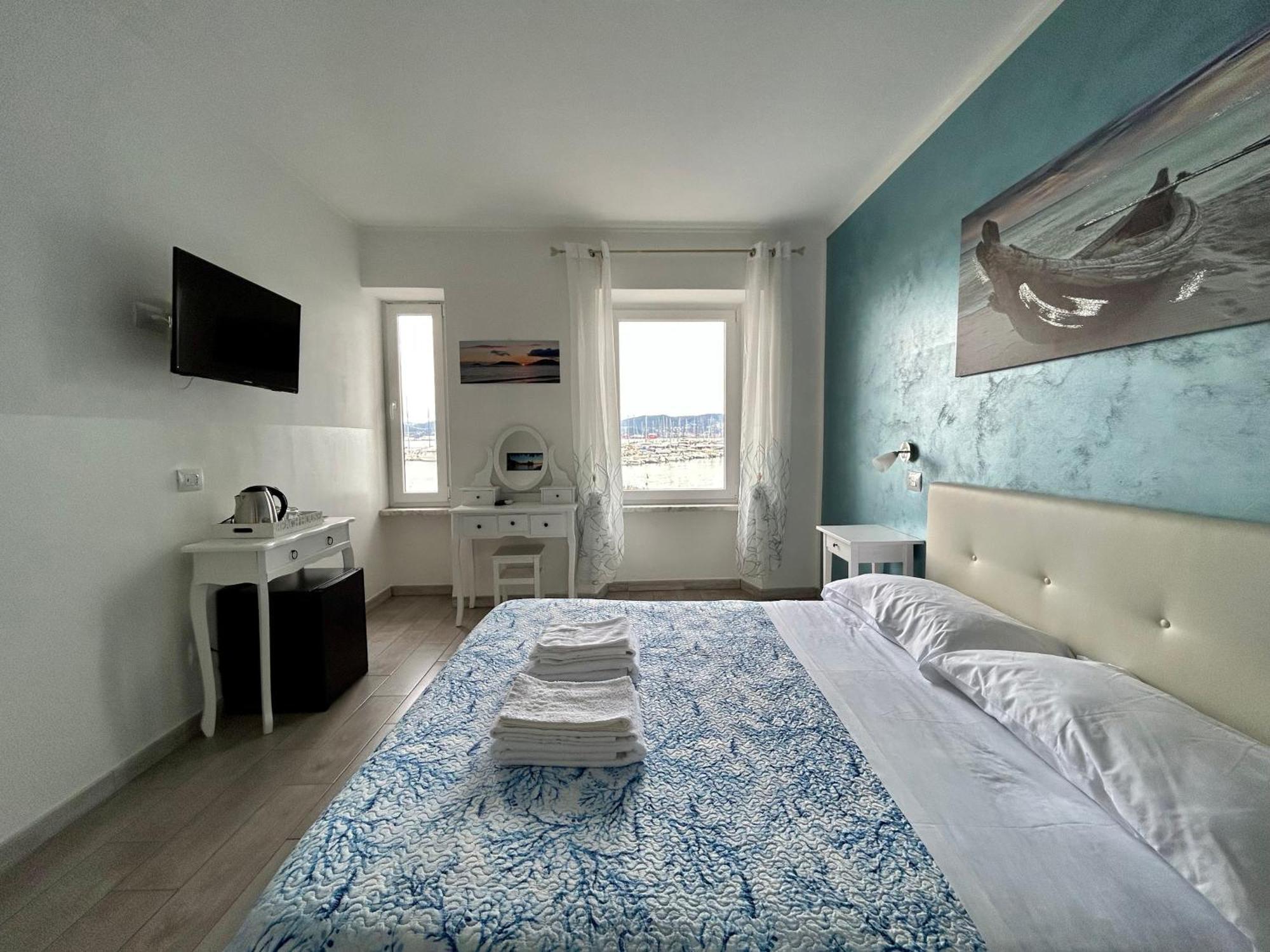 Fezzano / Portovenere Stilish Double Rooms With Sea View, Balcony Or Small Courtyard Exteriör bild