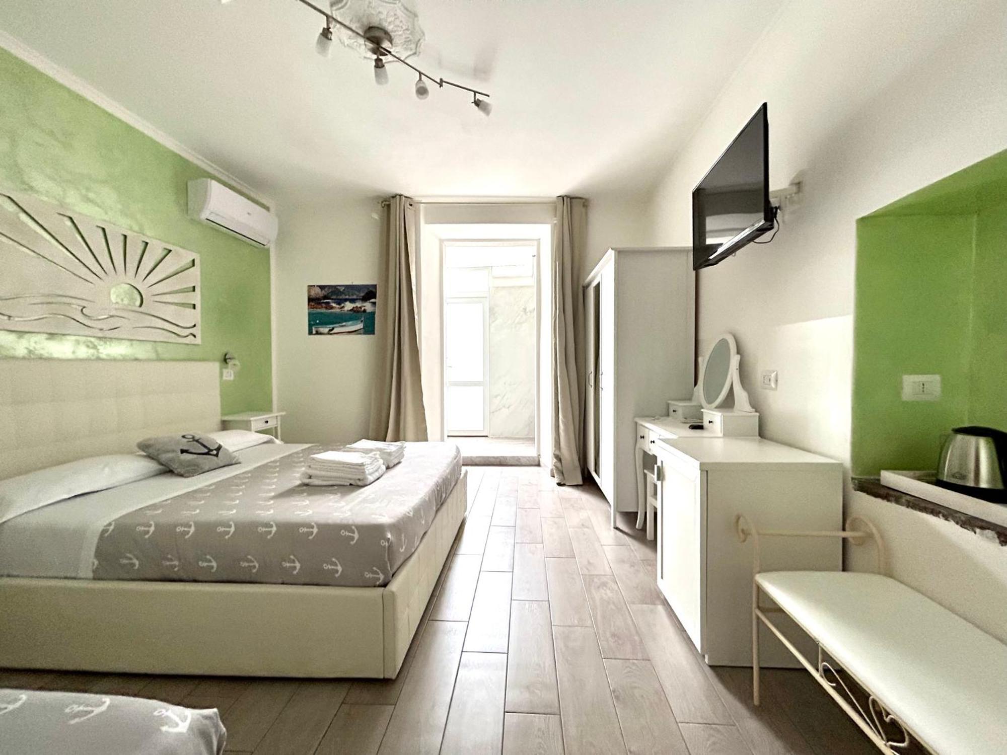 Fezzano / Portovenere Stilish Double Rooms With Sea View, Balcony Or Small Courtyard Exteriör bild