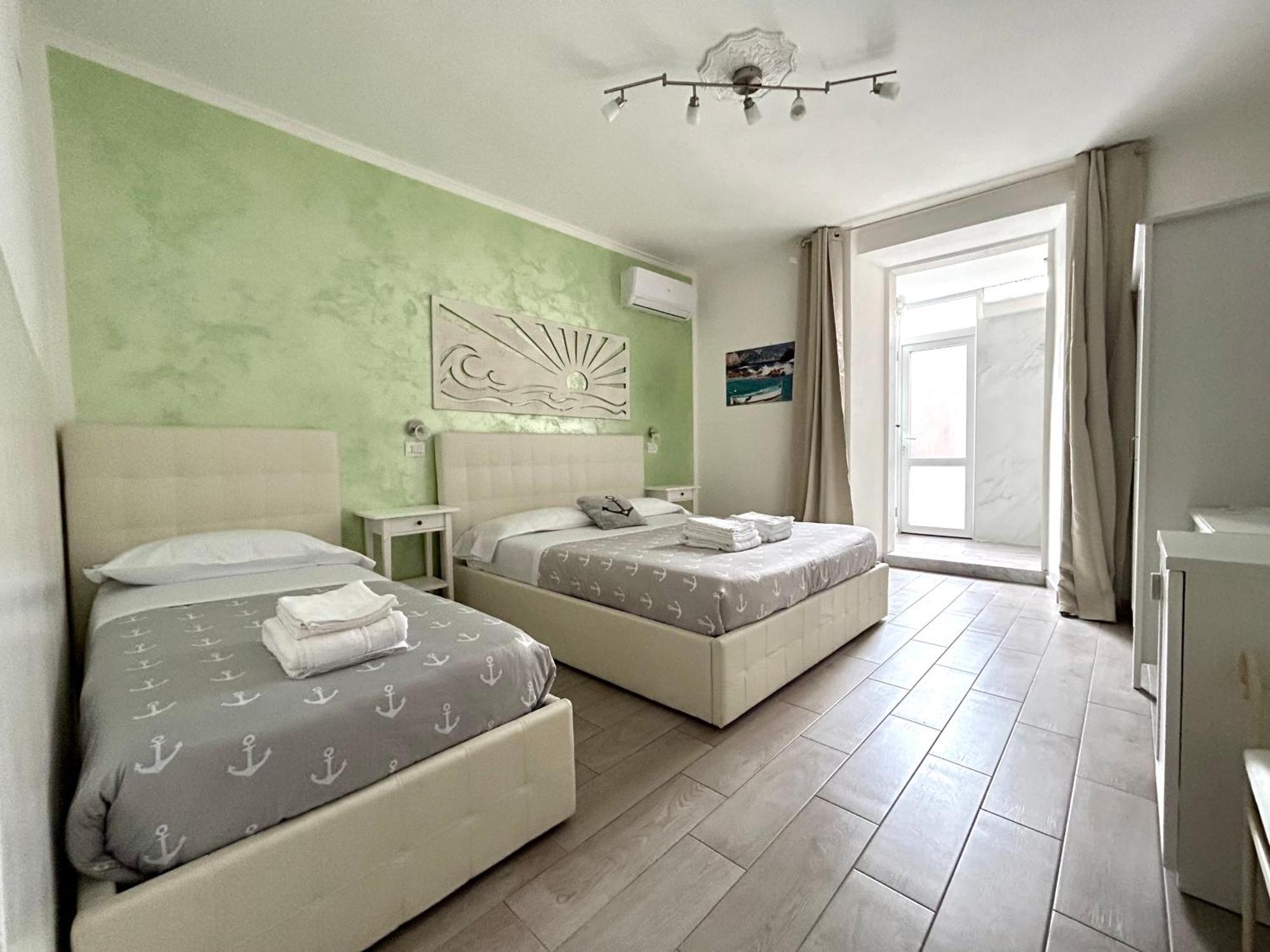Fezzano / Portovenere Stilish Double Rooms With Sea View, Balcony Or Small Courtyard Exteriör bild