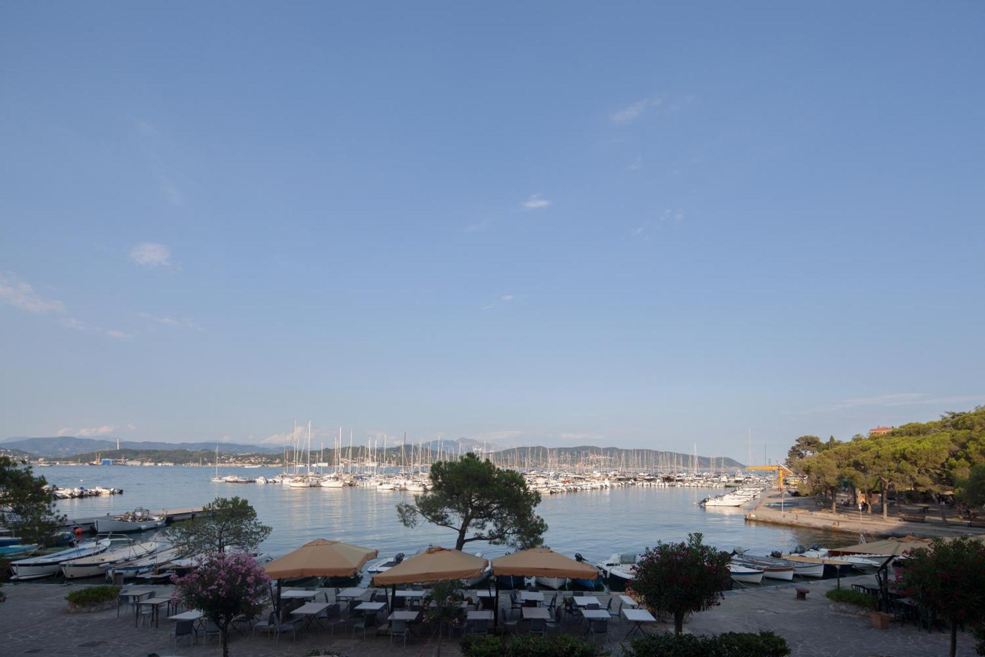Fezzano / Portovenere Stilish Double Rooms With Sea View, Balcony Or Small Courtyard Exteriör bild