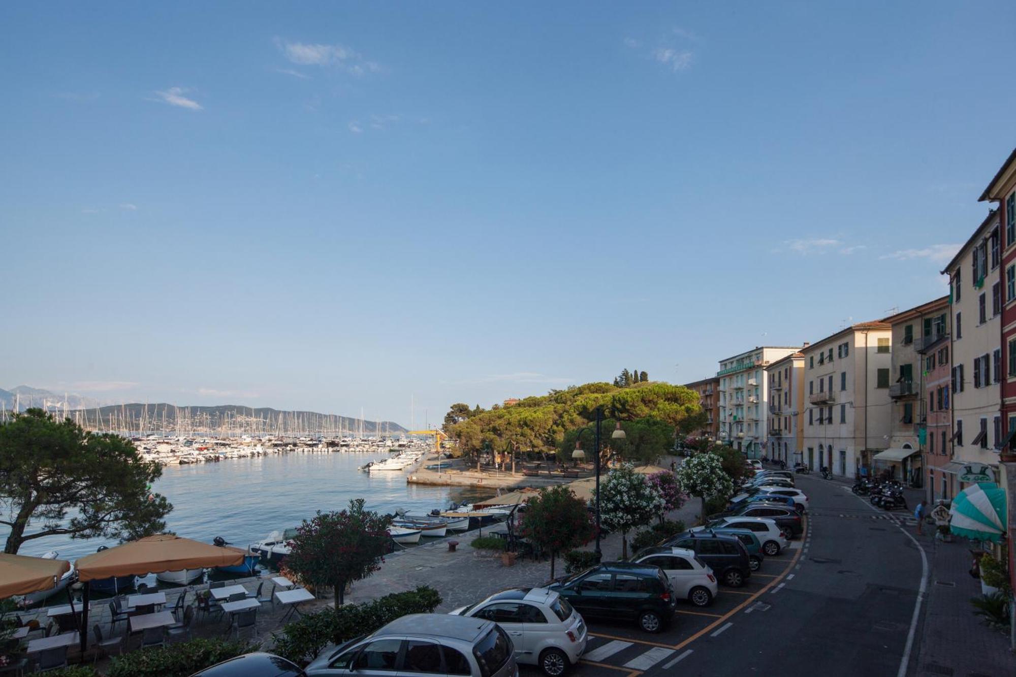 Fezzano / Portovenere Stilish Double Rooms With Sea View, Balcony Or Small Courtyard Exteriör bild